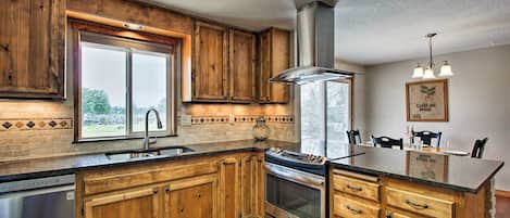 House (4 Bedrooms) | Interior