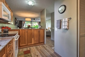 Interior - Kailua-kona Condo w/ 2 Private Lanais! (Kailua-Kona)