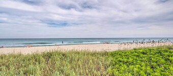 Cozy West Palm Beach Condo: 1 Block to Shore!