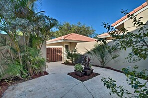 Apartment (1 Bedroom) | Interior - 1 Mi to PGA Golf: Retreat w/ Pool in Palm Beach (Palm Beach Gardens)