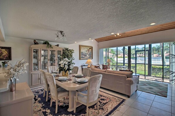 Apartment (1 Bedroom) | Interior - 1 Mi to PGA Golf: Retreat w/ Pool in Palm Beach (Palm Beach Gardens)