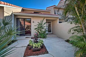 Apartment (1 Bedroom) | Interior - 1 Mi to PGA Golf: Retreat w/ Pool in Palm Beach (Palm Beach Gardens)