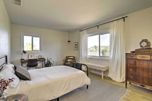 2 bedrooms, laptop workspace, iron/ironing board, bed sheets