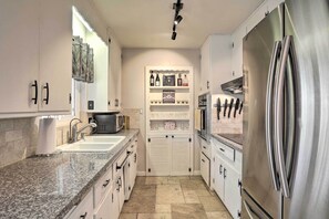 Microwave, oven, stovetop, coffee/tea maker