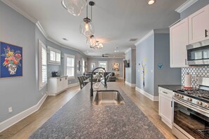 Microwave, oven, stovetop, dishwasher - Modern Atlanta Getaway ~ 3 Miles to Downtown! (Atlanta)