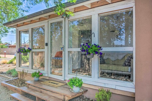 Chic Bungalow: Yard & Fire Pit ~ 2 Mi to Downtown