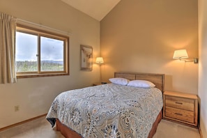 Interior - Resort Perks & Trail Access: Silverthorne Condo! (Silverthorne)
