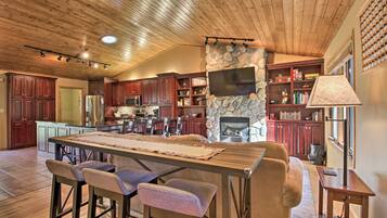 House (4 Bedrooms) | Interior