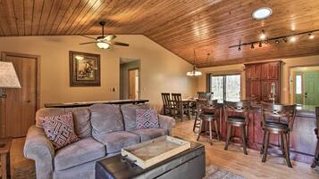 House (4 Bedrooms) | Interior