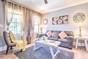 Interior - 6 Mi to Inner Harbor - Family Home w/ Fenced Yard! (Baltimore)