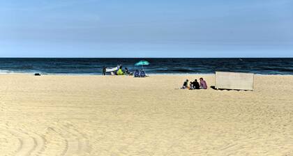 Central & Contemporary NJ Condo: Steps to Shore!