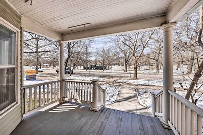 Newly Renovated Home Close to Dtwn Lawrence!