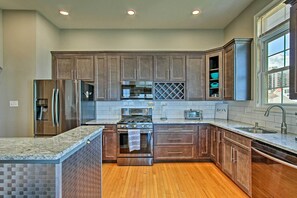 House (5 Bedrooms) | Interior