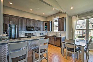 單棟房屋 (5 Bedrooms) | 內部