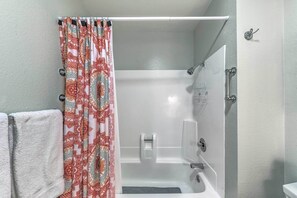 Interior - Scenic Hideaway w/ Deck & Grill ~ 6 Mi to Ruidoso! (Alto)