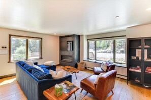 Front of property - Ski-in/ski-out Condo: Steps to Snowflake Chair (Breckenridge)