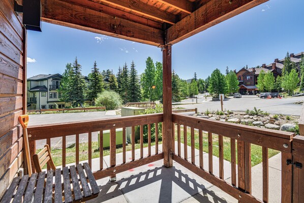 Interior - Ski-in/ski-out Condo: Steps to Snowflake Chair (Breckenridge)