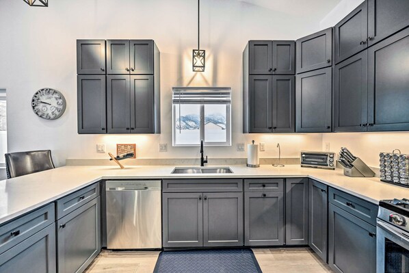 House (4 Bedrooms) | Interior