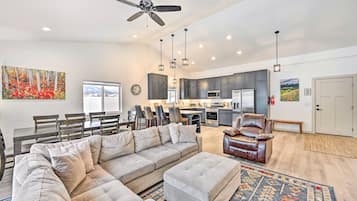 House (4 Bedrooms) | Front of property