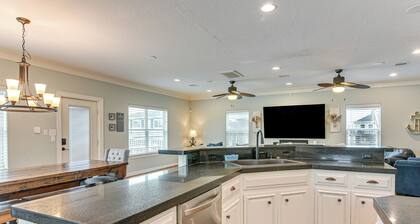 Steps to Surfside Beach: Large Group Gulf Retreat