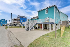 House (4 Bedrooms) | Interior - Steps to Surfside Beach: Large Group Gulf Retreat (Freeport)