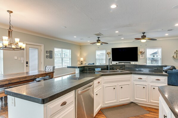 House (4 Bedrooms) | Interior - Steps to Surfside Beach: Large Group Gulf Retreat (Freeport)