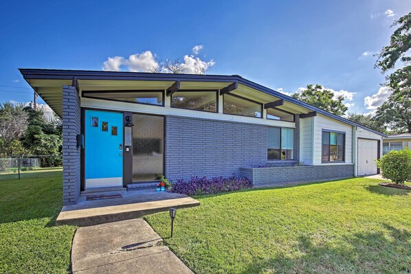 House (3 Bedrooms) | Interior - Bright & Modern Texas Getaway - 7 Mi to The Alamo! (San Antonio)