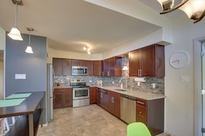 House (3 Bedrooms) | Interior
