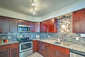 Interior - Bright & Modern Texas Getaway - 7 Mi to The Alamo! (San Antonio)