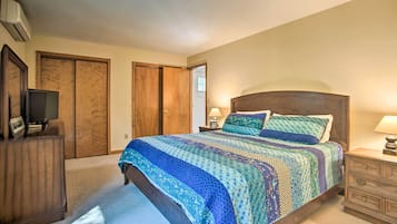 3 bedrooms, desk, laptop workspace, iron/ironing board