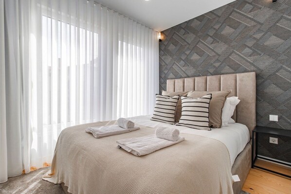 2 chambres, fer et planche à repasser, Wi-Fi gratuit, draps fournis