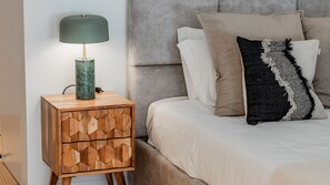 Tabla de planchar con plancha, wifi gratis y ropa de cama 