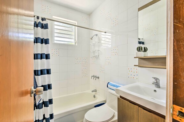 A bathroom with a bathtub, toilet, and sink. - Oceanside Vega Baja Beach House Paradise w/ Views! (Vega Baja)