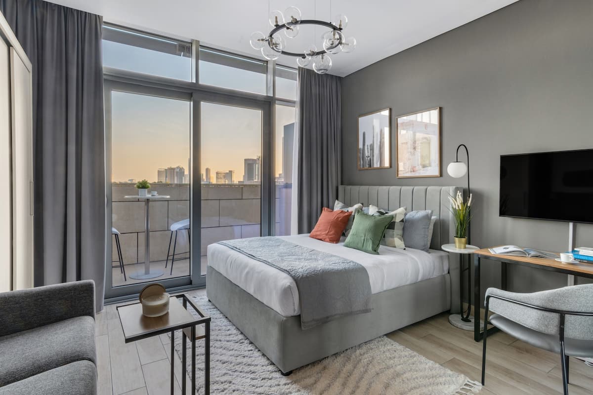 Business Studio Burj Daman 304 | 1 bedroom, Egyptian cotton sheets, premium bedding, memory-foam beds