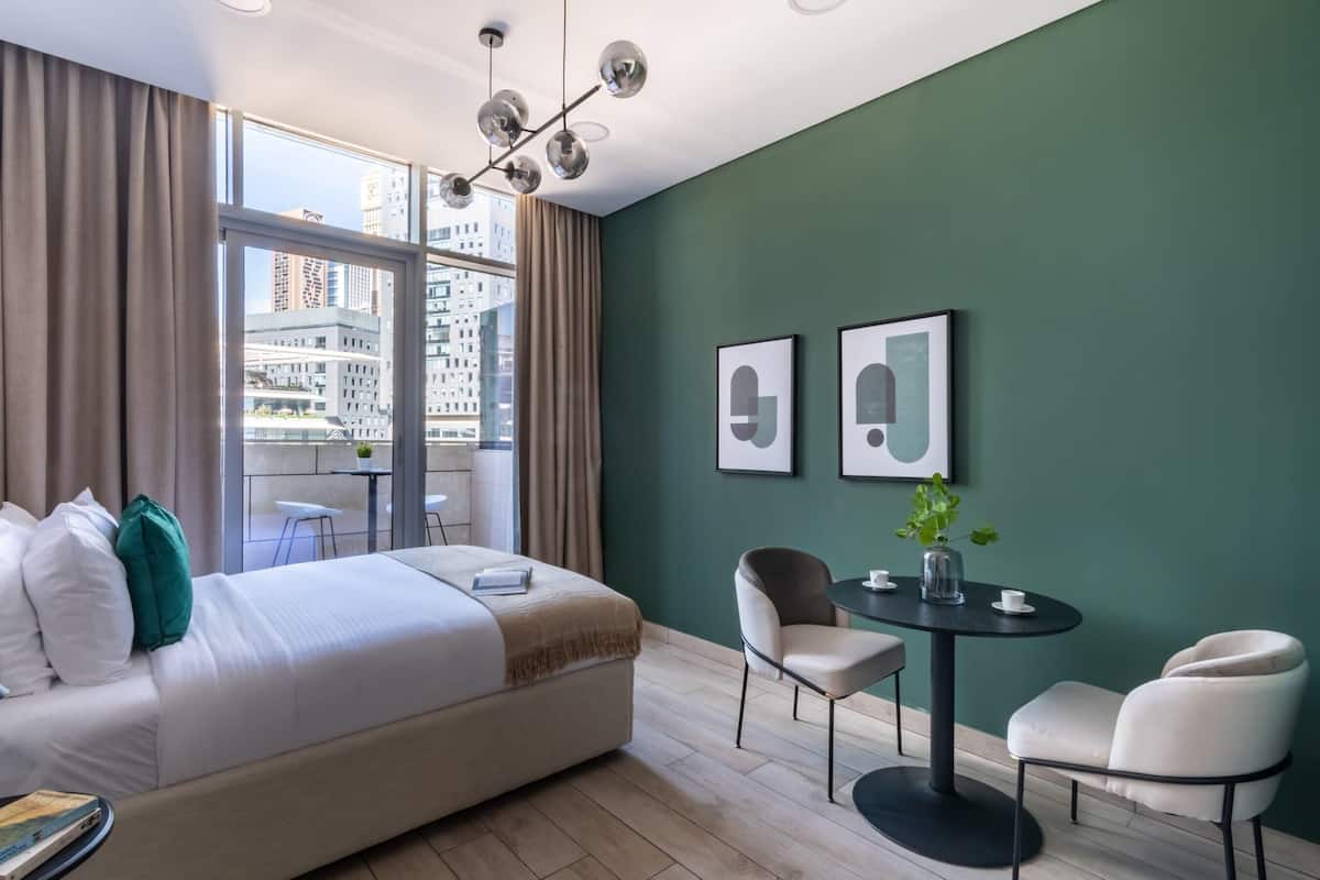 Business Studio Burj Daman 312 | 1 bedroom, Egyptian cotton sheets, premium bedding, memory-foam beds