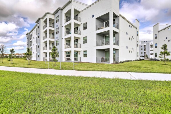 Apartment (2 Bedrooms) | Front of property