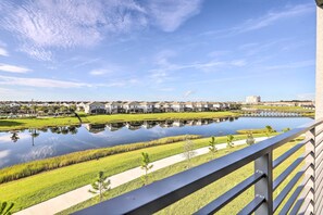 A residential area with a large body of water, a clear sky, and a row of houses. - Kissimmee Condo ~ 10 Mi to Disney Attractions (Kissimmee)