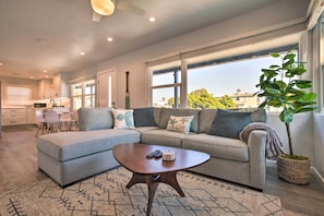 Apartment (2 Bedrooms) | Interior - Charming San Diego Apartment - Walk to Bay! (San Diego)