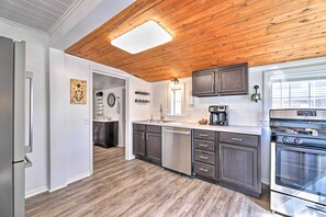 House (2 Bedrooms) | Interior - Idyllic Fayetteville Home - Walk to UA Campus! (Fayetteville)