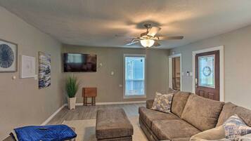 House (4 Bedrooms) | Front of property