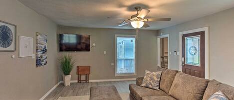 House (4 Bedrooms) | Front of property