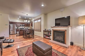 Interior - Cozy Central Glenwood Springs Condo w/ 2 Decks! (Glenwood Springs)