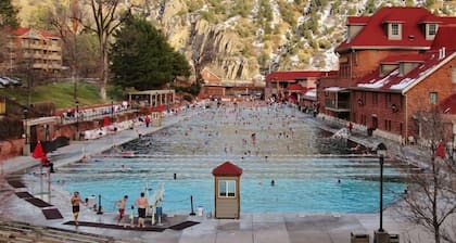 Cozy Central Glenwood Springs Condo w/ 2 Decks!