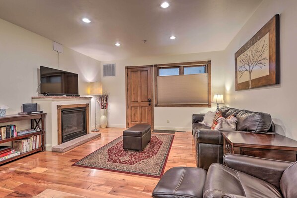 Interior - Cozy Central Glenwood Springs Condo w/ 2 Decks! (Glenwood Springs)