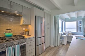 Interior - Chic Bay View Condo < 10 Miles to Dtwn San Diego! (San Diego)