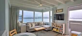 Chic Bay View Condo < 10 Miles to Dtwn San Diego!