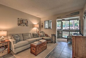 Apartment (2 Bedrooms) | Interior - Oceanfront Hilton Head Island Condo! (Hilton Head Island)