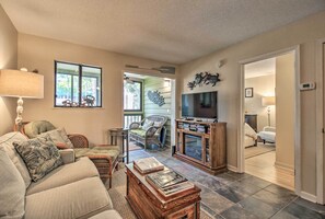 Apartment (2 Bedrooms) | Interior - Oceanfront Hilton Head Island Condo! (Hilton Head Island)