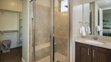 Luxury House, Multiple Bedrooms, Pool Access, Mountain View | Bathroom | Hair dryer, towels, soap, shampoo