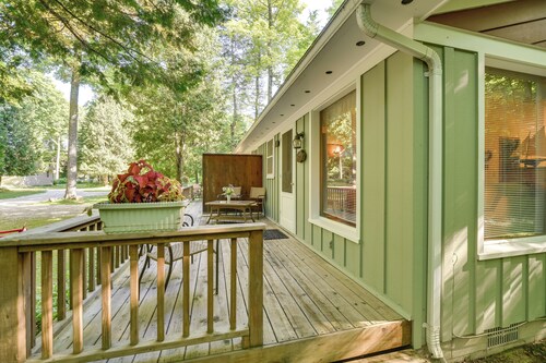 'pine Cottage' Duplex w/ Deck: Walk to State Park!